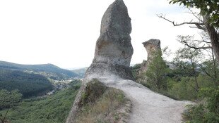 4. Sirok, a Bálvány-kövek és a vár