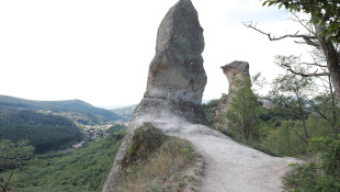4. Sirok, a Bálvány-kövek és a vár