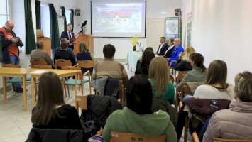 Átadták a megújult Bábakalács Természetiskolát: korszerűbb körülmények várják a természetbarátokat Felsőtárkányban