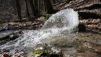 Beindult a Vörös-kő-völgyi időszakos karsztforrás