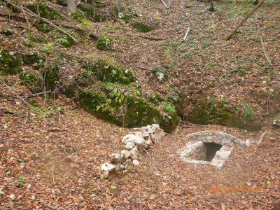 P1290042Csókási Sajt-barlang