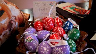 Festett tojások, levendulababák, tönkölypelyva párnák