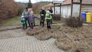 Ismét fészekalap készítés gólyakosárhoz Nógrád vármegyében