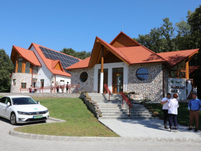 megnyilt-a-harkaly-haz-6d9fb791-712946