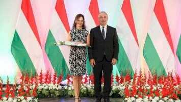 Miniszteri elismerő oklevelet kapott kollégánk