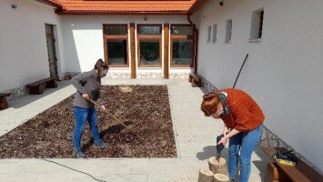 Mi zajlik a zárt kapuk mögött?