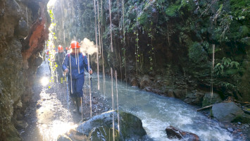 SZAKVEZETÉS A TARJÁNKA-SZURDOKBAN