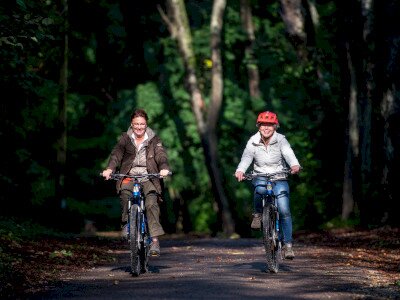Vidám biciklisek a Szalajka-völgyben - az E-bike "szinte magától megy"